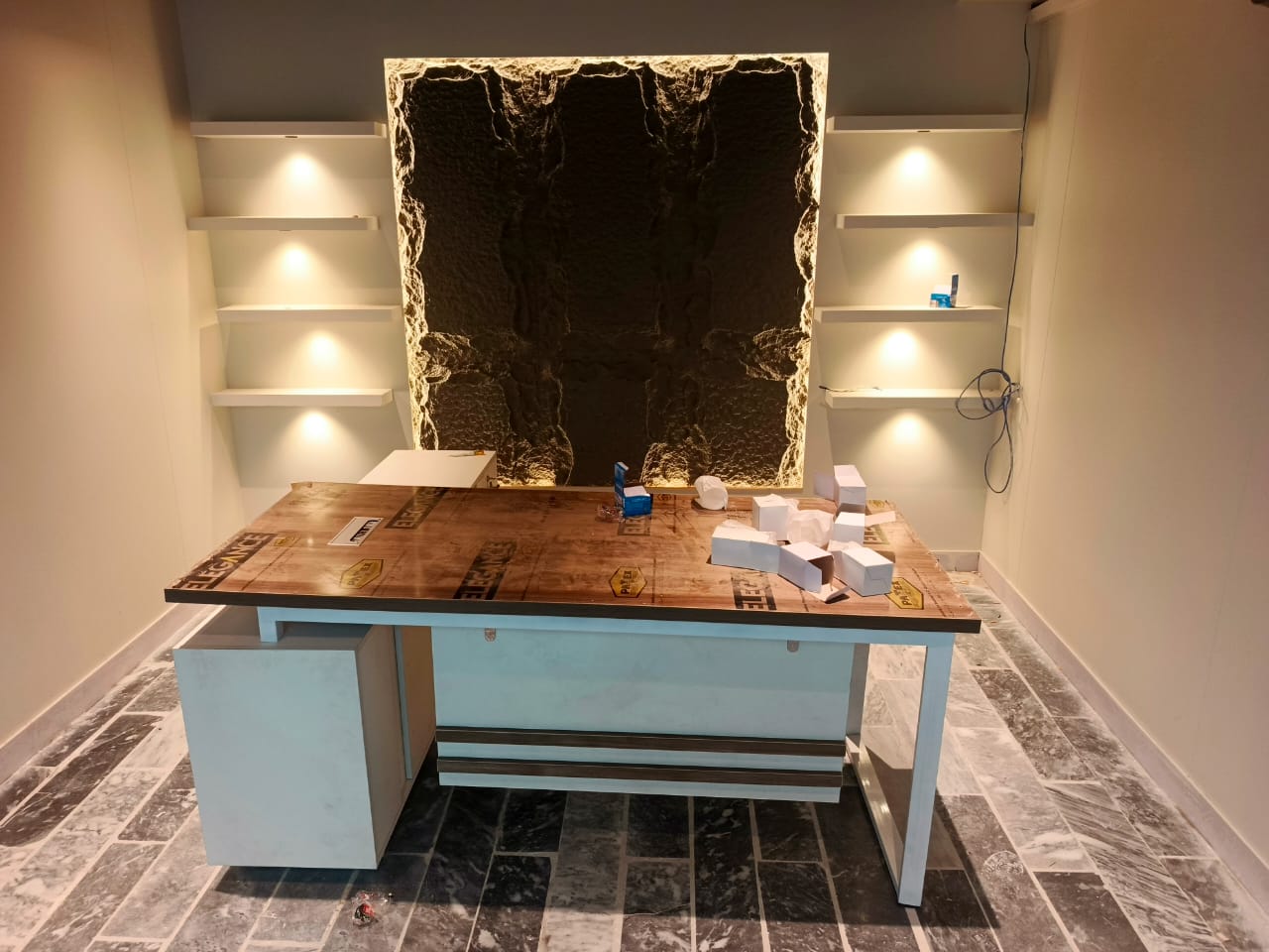 ips-office-backwall-with-lightsandwood